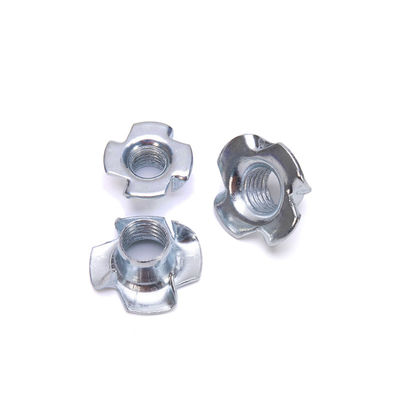 GB Standard Blanc Jaune Zinc T-Nut Claws T-Nuts 4 Prongs Claws Tee Nut pour les boissons alimentaires JIS M3 M4 M6 M8 M10 M12