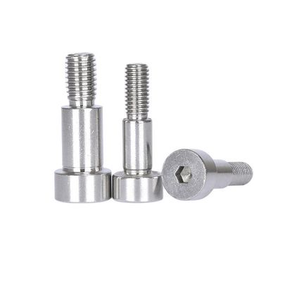 Des vis à épaule à tête plate de taille personnalisée en vente avec système de mesure métrique et polissage en acier inoxydable 304
