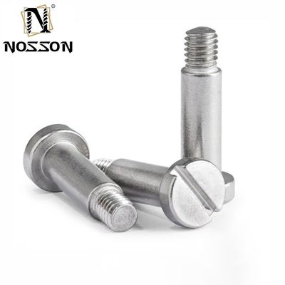 Des vis à épaule à tête plate de taille personnalisée en vente avec système de mesure métrique et polissage en acier inoxydable 304