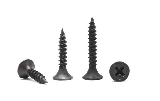 Écrans de forage pour les connexions entre les parois sèches et les cadres métalliques