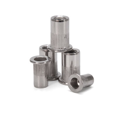 Système de mesure métrique en acier inoxydable zinc plat personnalisé tête plate ronde auto-clinchante écrousse pour soins de santé