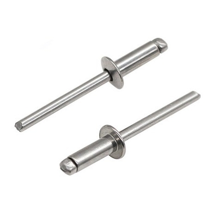 Rivet à tête ronde plate et aveugle en acier inoxydable brillant Finition pour des exigences de fixation durables à l'aide de Rivet à traction