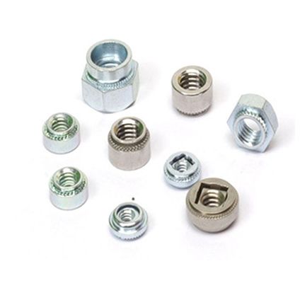 SS304 Blind Flash Floating Round Broaching Self Clinching Nuts JIS Standard Finition zincée pour les besoins en fixations métriques