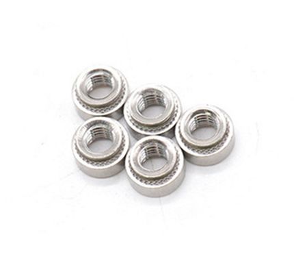 SS304 Blind Flash Floating Round Broaching Self Clinching Nuts JIS Standard Finition zincée pour les besoins en fixations métriques