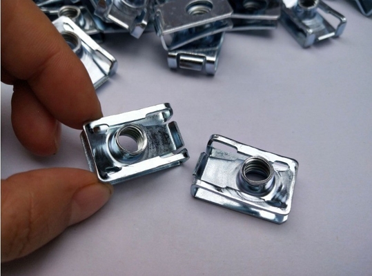 Système de mesure métrique Noix de pinceau en acier inoxydable de type U pour vis d'autocollant dans le secteur de la vente au détail